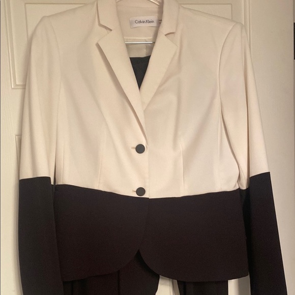 Calvin Klein Black and White Suits Timeless Elegance - Picture 3 of 5